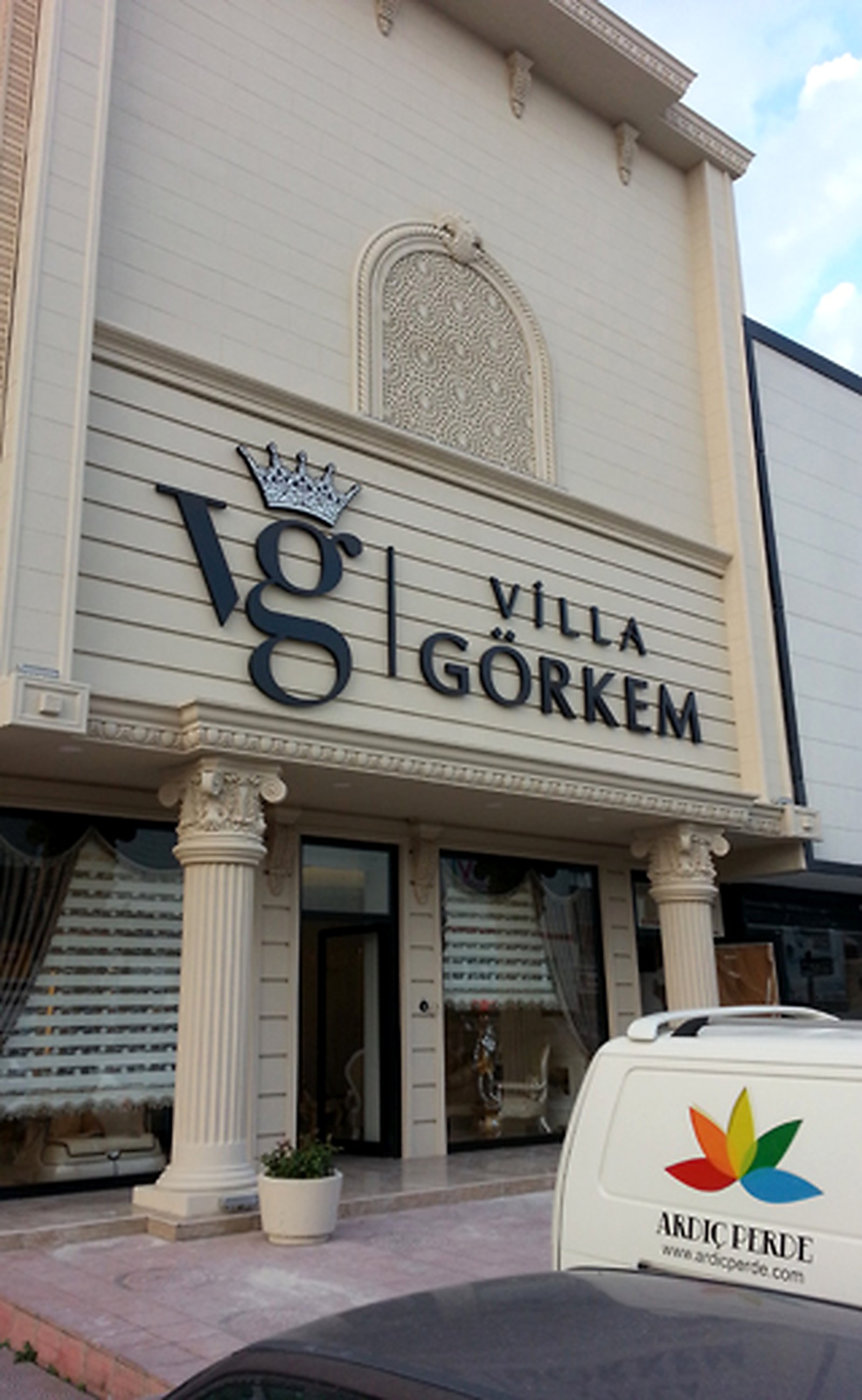 Görkem Furniture Showroom (Siteler / Ankara) — Somfy RTS Remote-Controlled Motorized Zebra Shades & Bespoke Classical Drapery (Showcase 1)