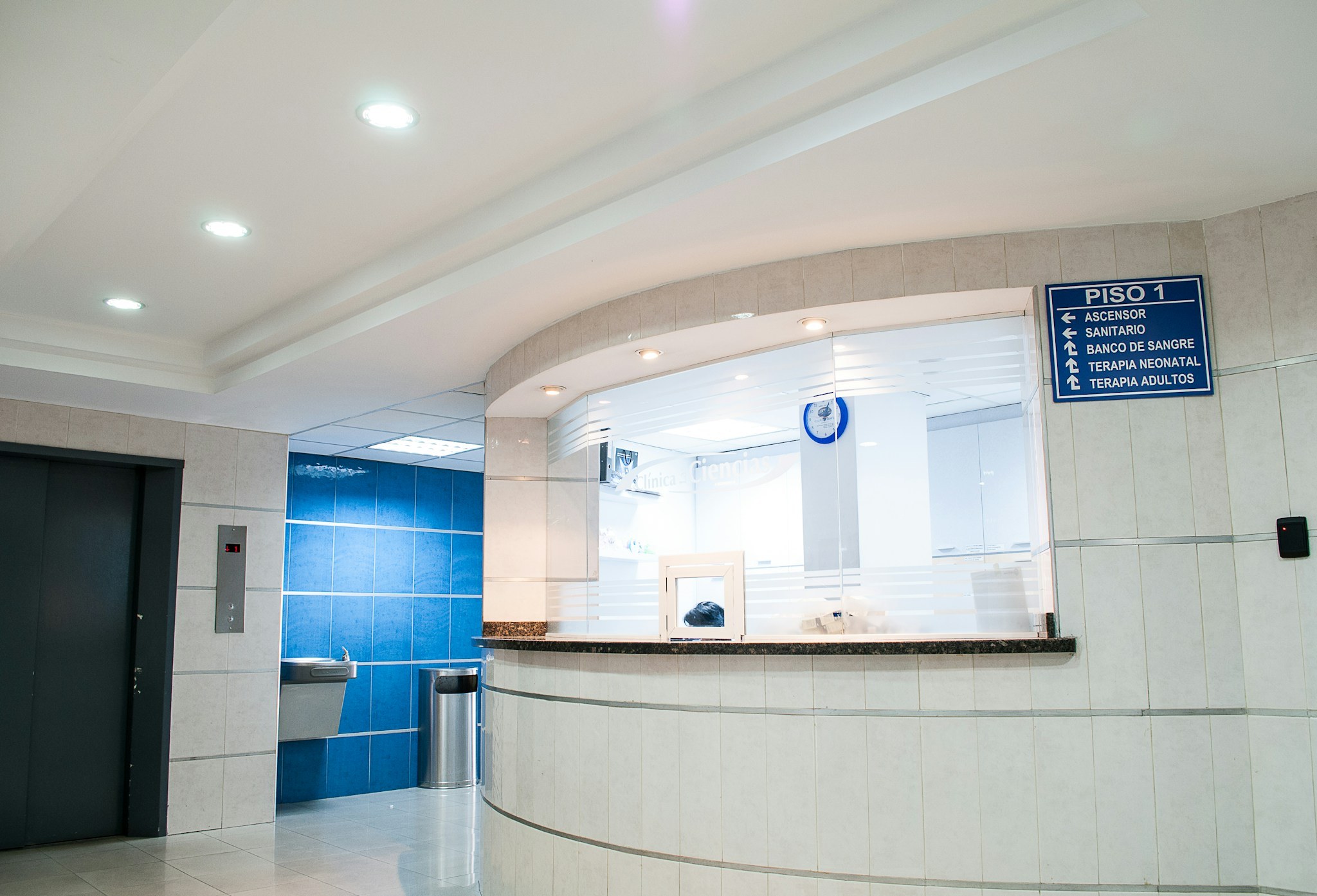 Ankara Private & Public Hospitals Project — Ministry of Health-Compliant Antibacterial, Stain-Resistant & Flame-Retardant (FR) Cubicle Curtains with Ceiling Aluminum Tracks