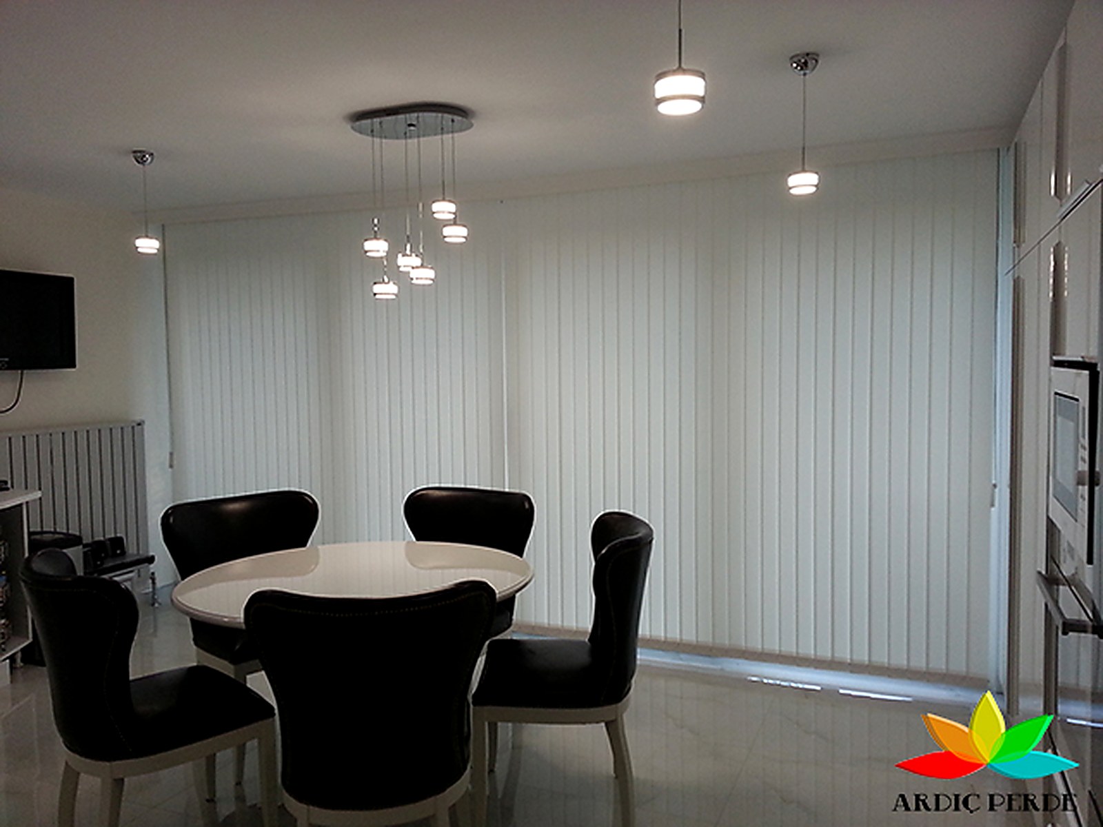 Ankara Corporate Office & Public Building Vertical Blind Project — 180° Rotating 89mm/127mm Solar Screen, Antistatic Polyester & Blackout Vertical Blinds (Application 17)