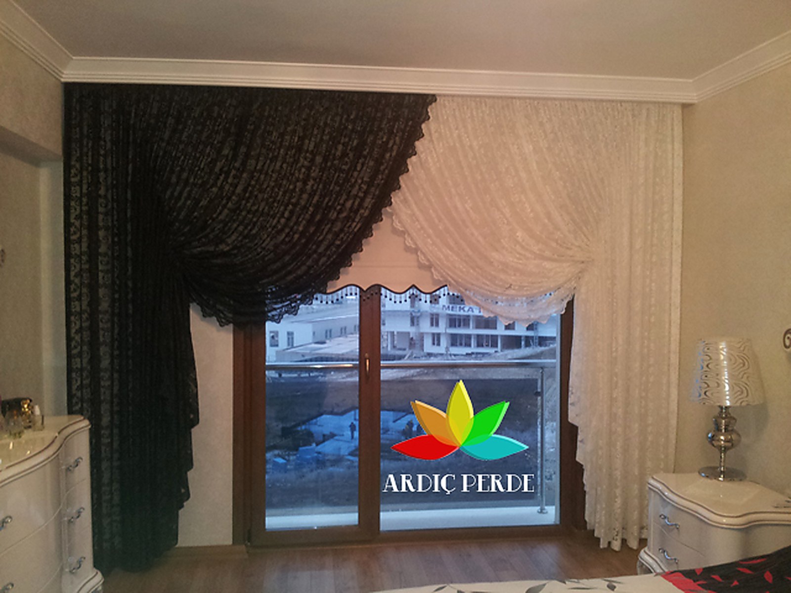 Yaşamkent Villa & Residence Project (Çayyolu / Çankaya, Ankara) — Motorized Criss-Cross Salon Drapery & Geometric Jacquard Zebra Shades (Room View 1)