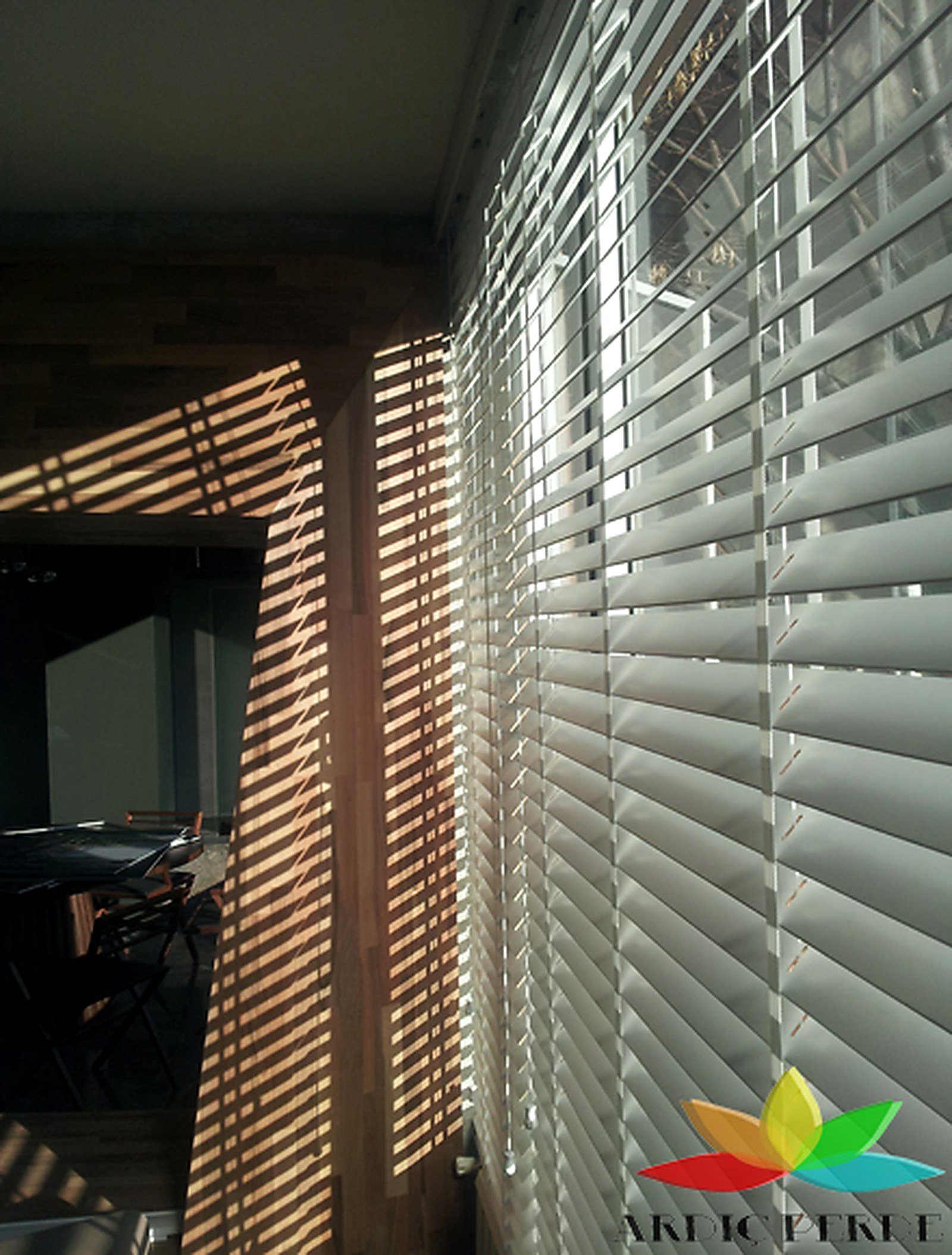 Denta Fine Dental Health Clinic (Çankaya / Ankara) — Dental Operatory 1 — Sterile Wipeable 50mm White Lacquered Basswood Venetian Blinds Installation