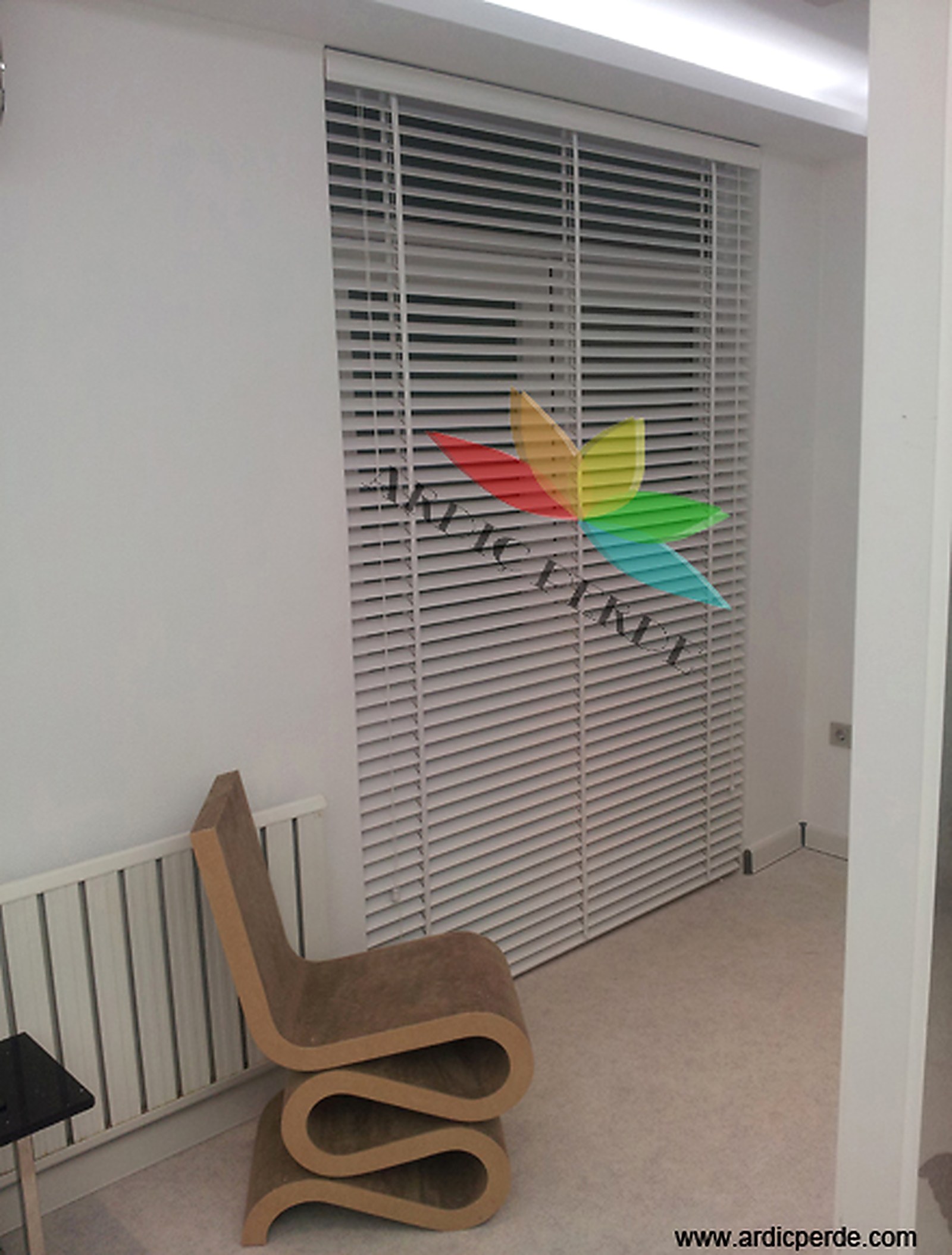 Denta Fine Dental Health Clinic (Çankaya / Ankara) — Oral Surgery Suite — Daylight-Directing 50mm White Lacquered Wood Venetian Blinds Installation
