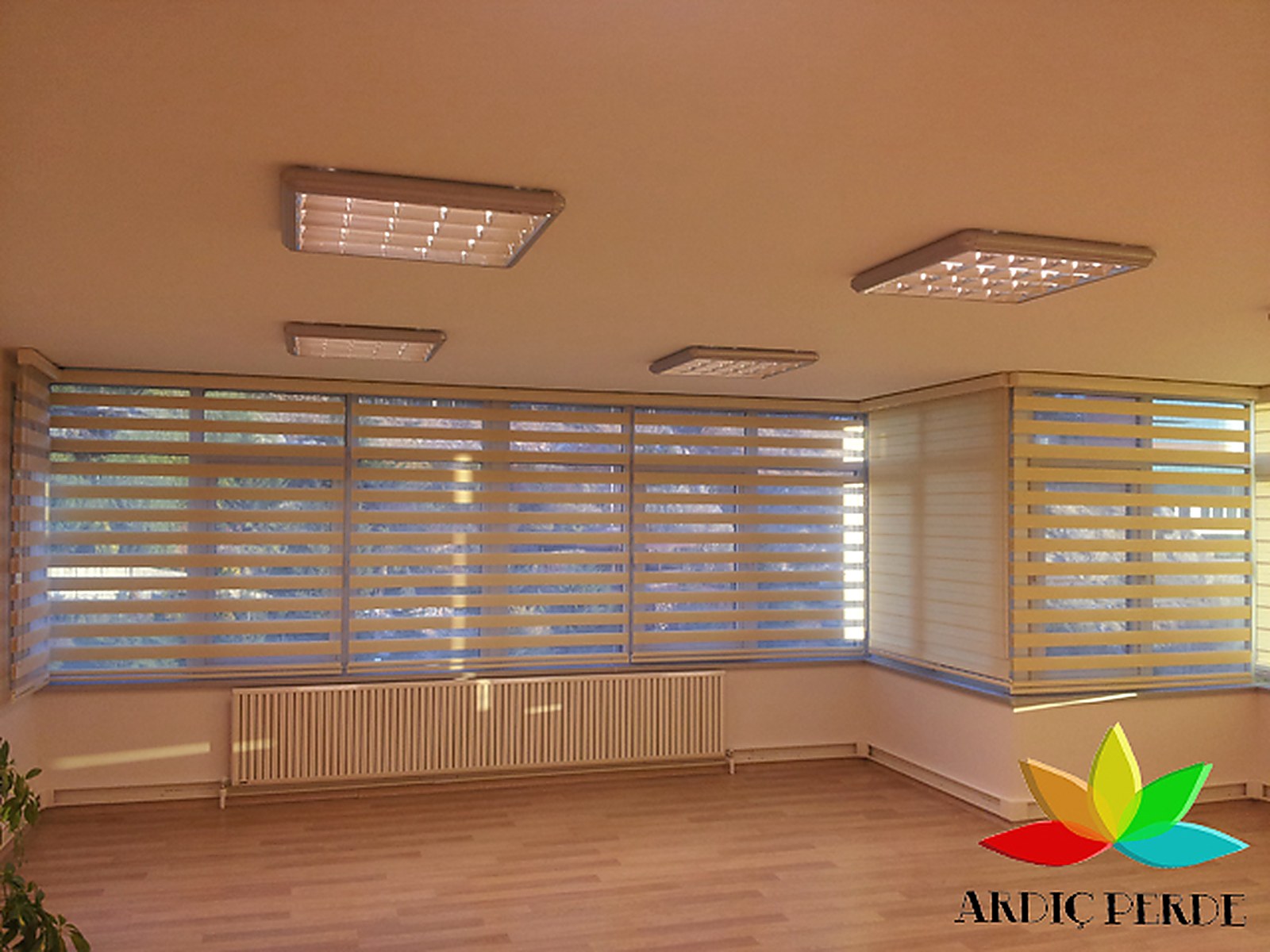 Ankara TESMER (TÜRMOB Training Center, Dikmen / Çankaya) — Auditorium Lecture Hall — Daylight-Filtering Antistatic Corporate Zebra Blinds